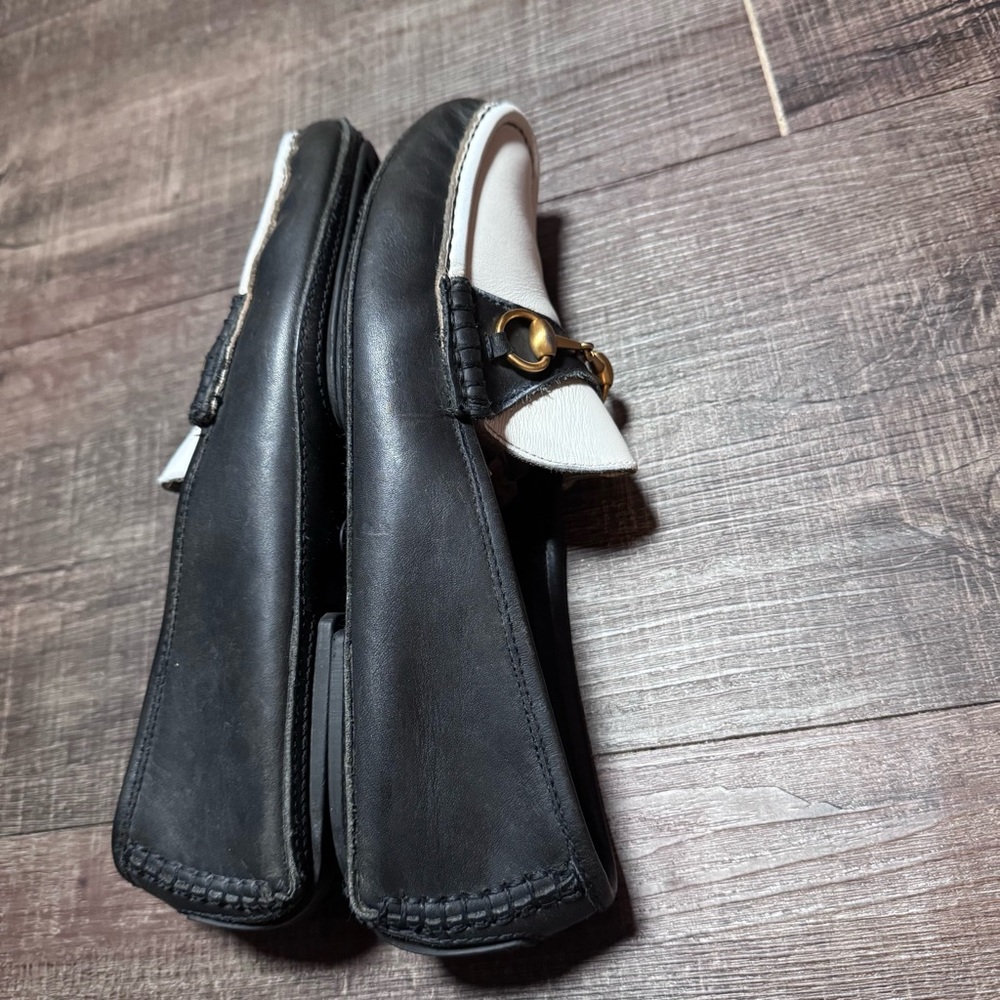 Gucci Men's Horsebit 1953 Leather Loafers in black and white. - Picture 4 of 9